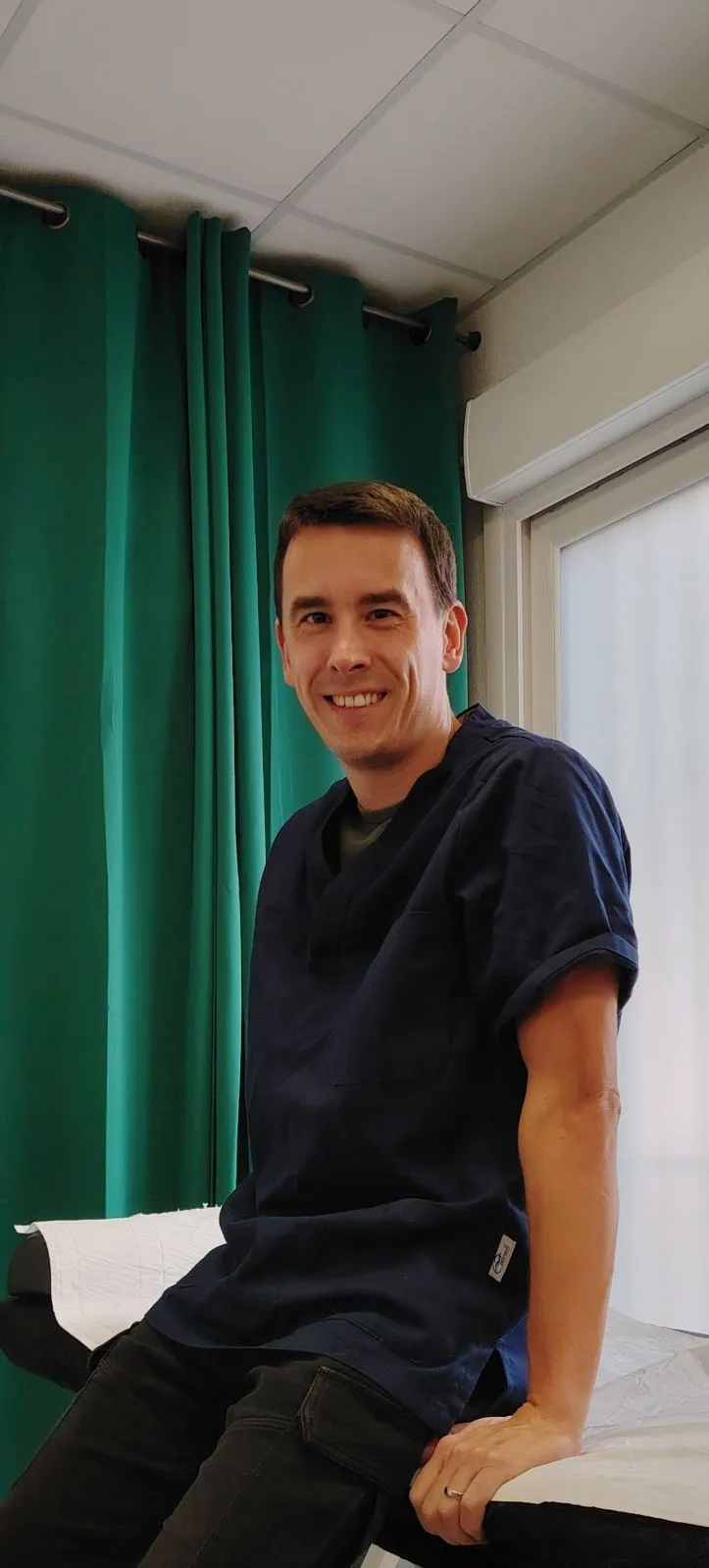 Édouard LE GOURIERES à Narbonne dans son cabinet